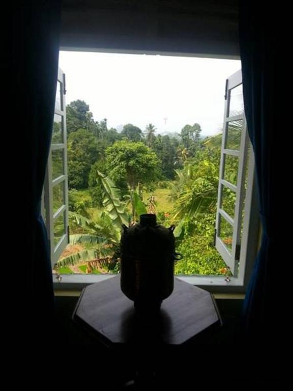 The Paddyfield Hideaway And Octogan Hotel Kandy Room photo